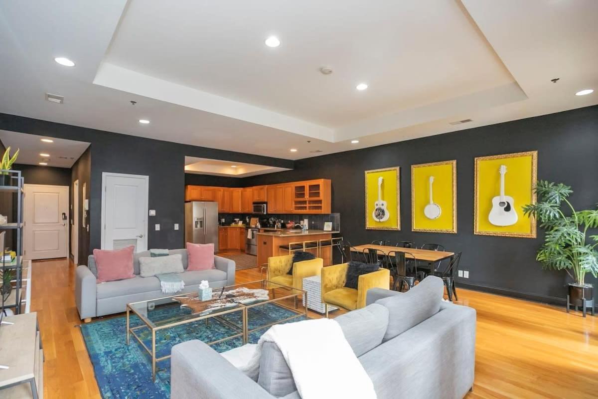Grand Loft On Thee Broadway Strip Apartment *