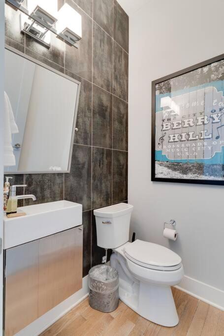 Holiday home 3bd -rooftop Escape- Steps From The Gulch Fun *