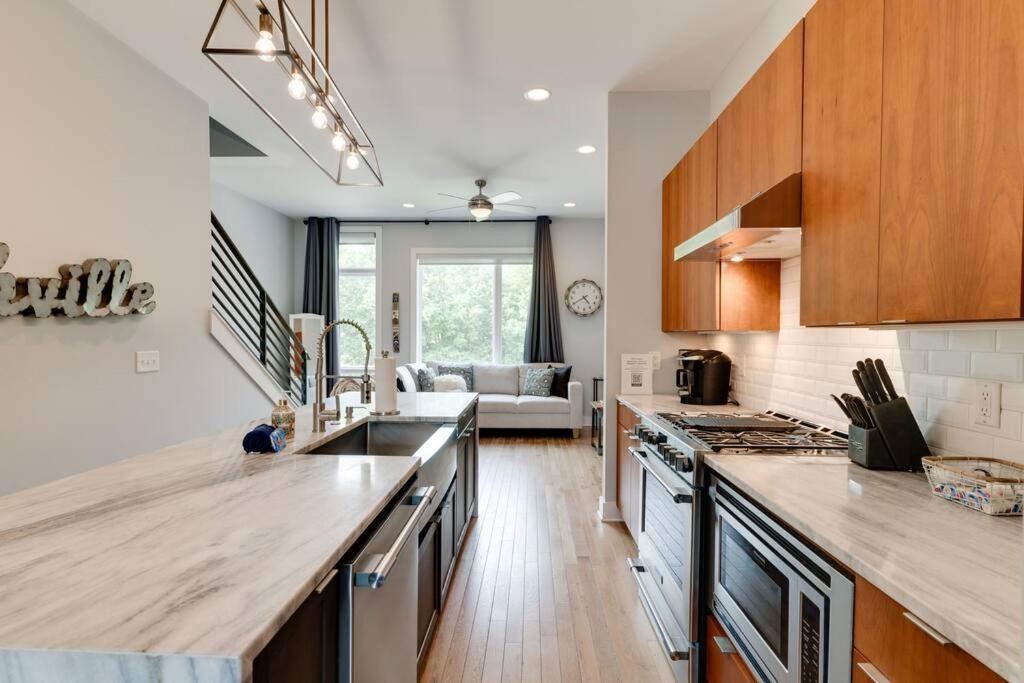 3bd -rooftop Escape- Steps From The Gulch Fun