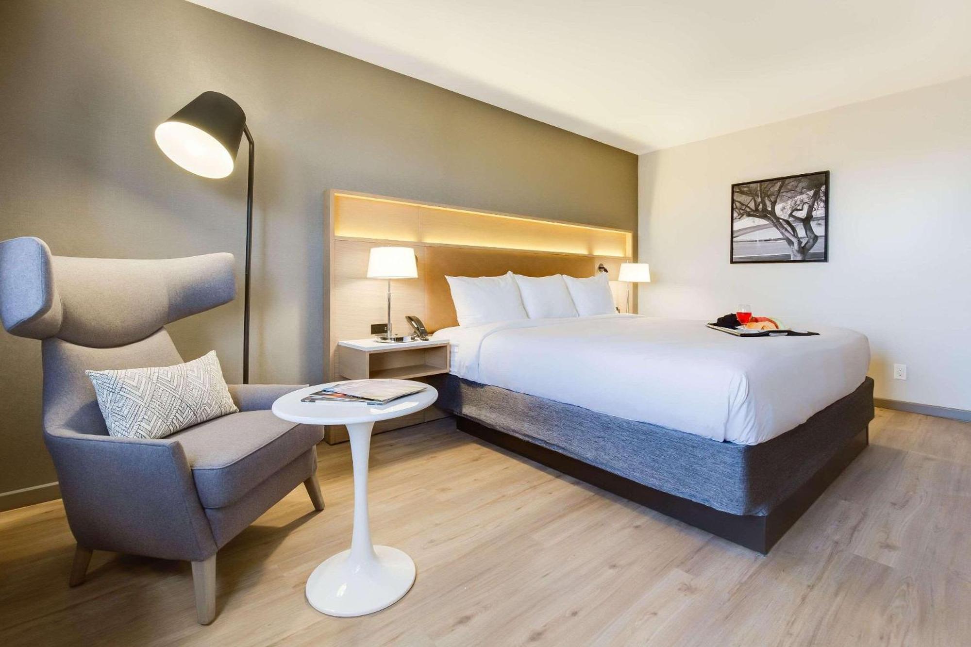 Hotel Radisson Airport 3*