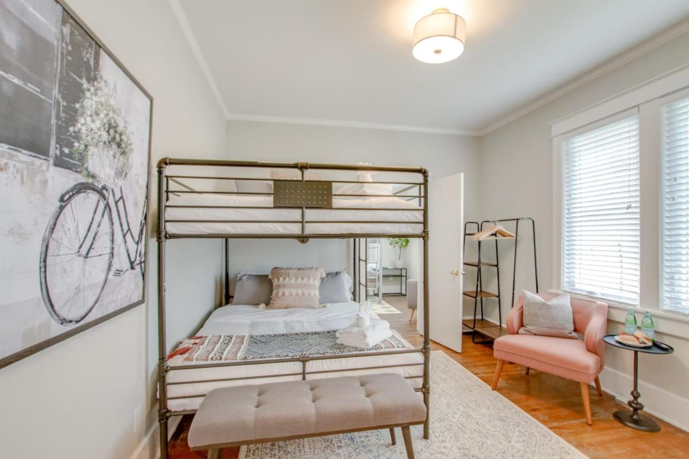 Holiday home The Pink Door Beauty Stunning And Fresh Nashville