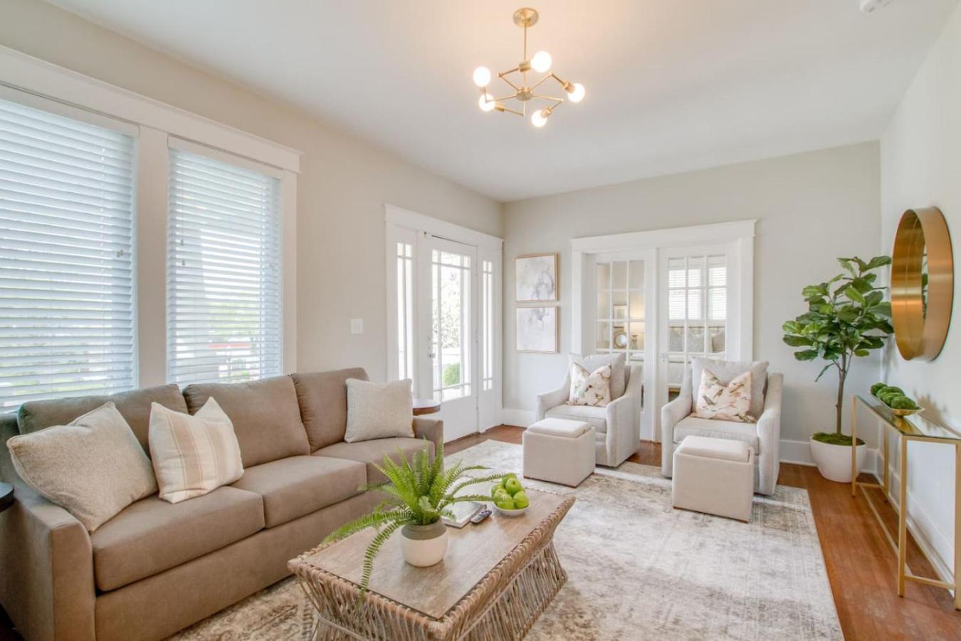 The Pink Door Beauty Stunning And Fresh Holiday home Nashville
