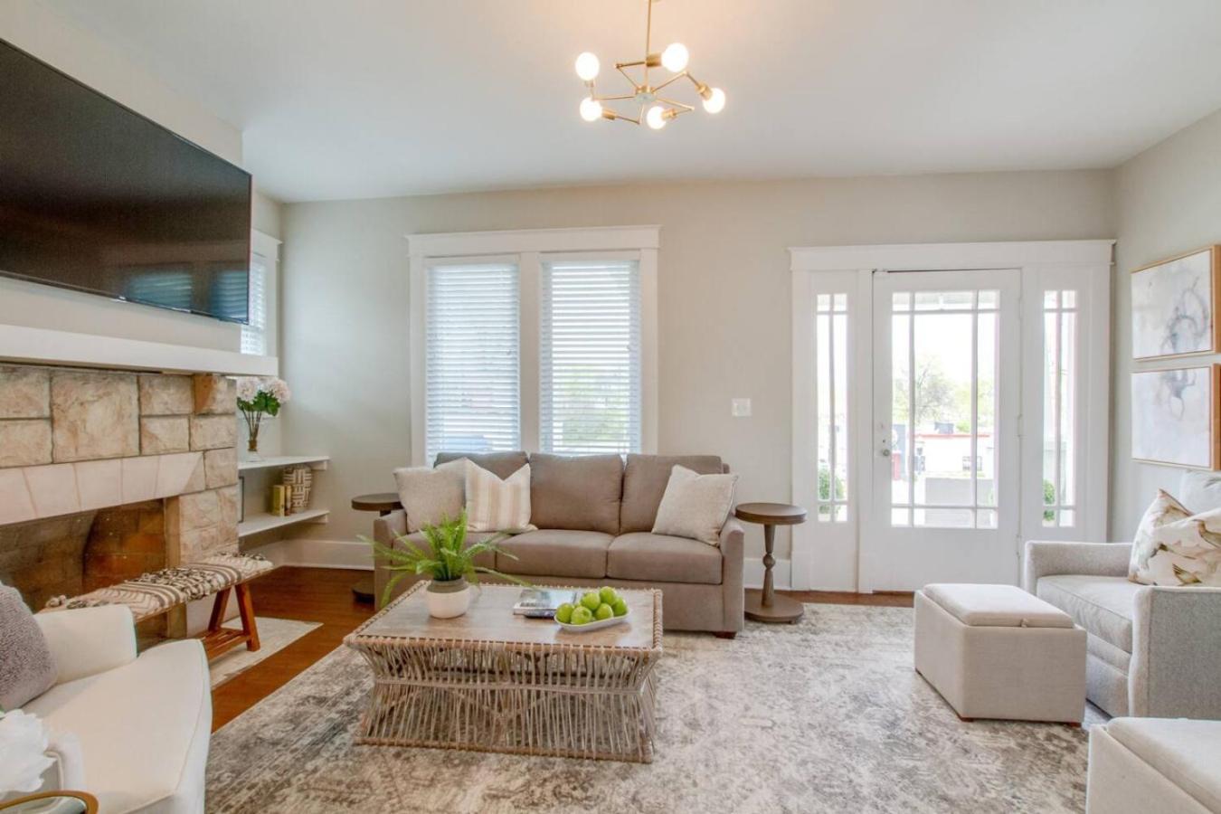 The Pink Door Beauty Stunning And Fresh Holiday home Nashville