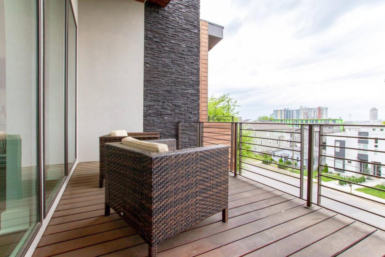 Holiday home The Dove Downtown Modern Huge Rooftop Deck Gulch *