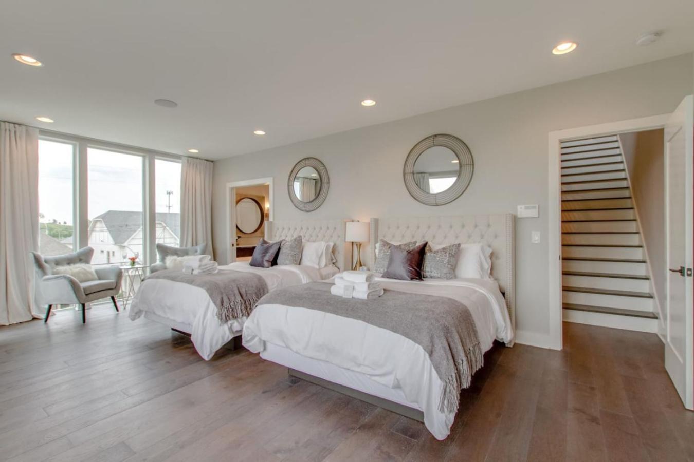 The Dove Downtown Modern Huge Rooftop Deck Gulch Holiday home *
