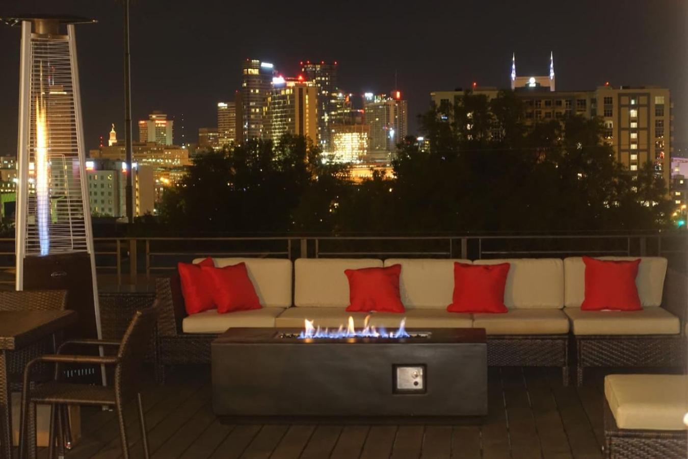 The Dove Downtown Modern Huge Rooftop Deck Gulch Holiday home *