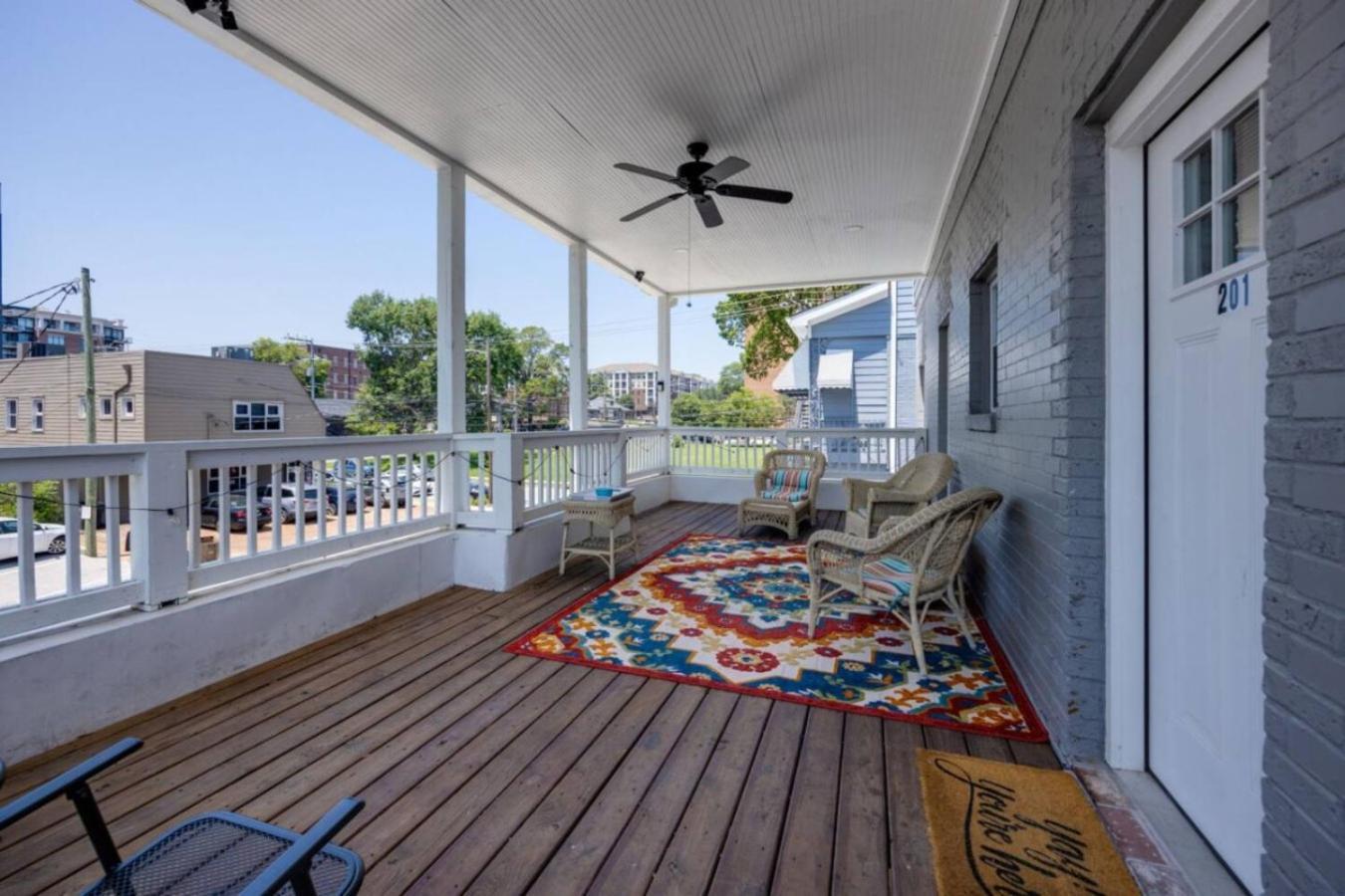The Centennial Charmer- 8 Min From Broadway