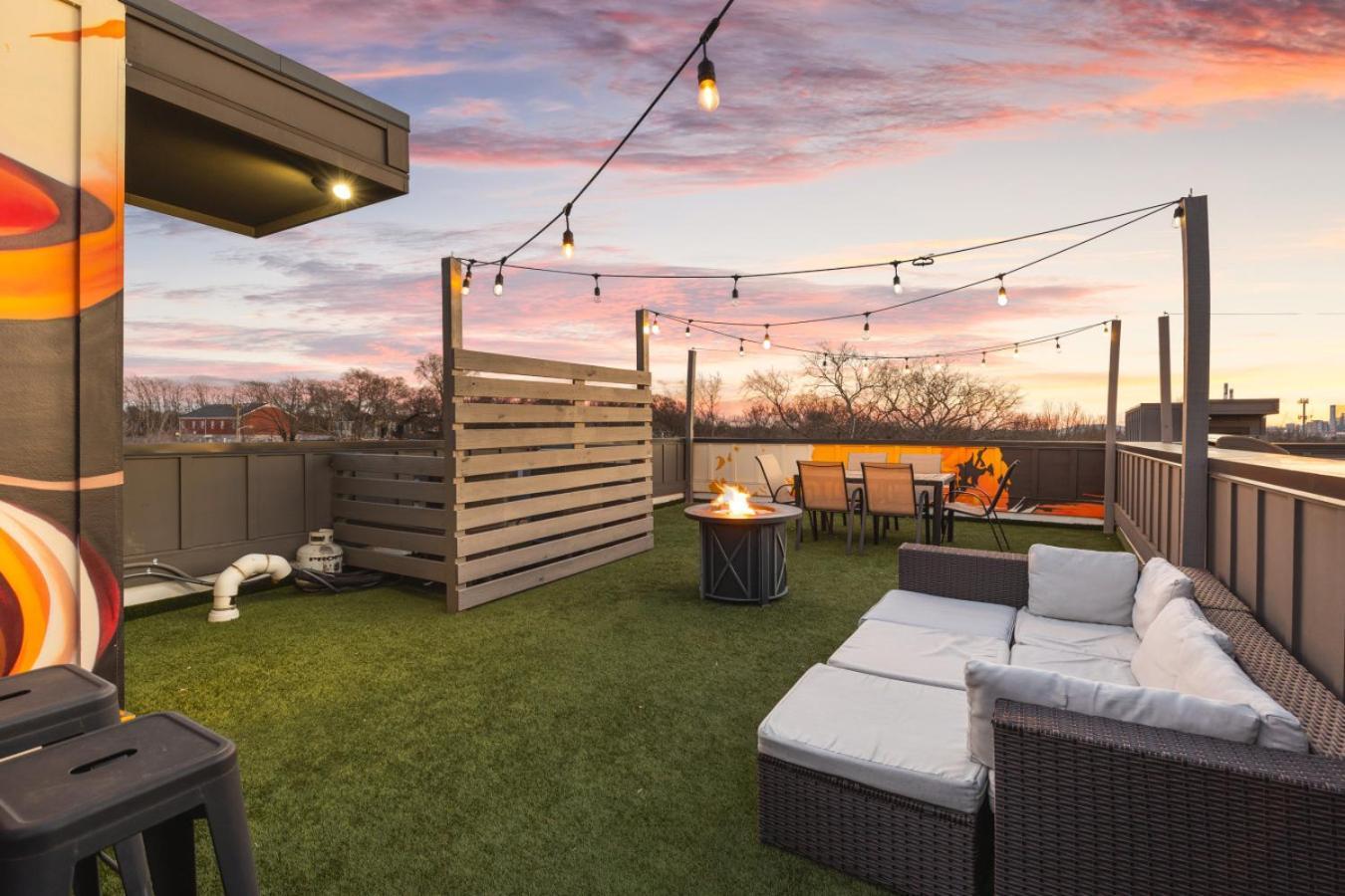 Holiday home Stunning With Rooftop Deck Walk To Restaurants Coffee And Brewery Nashville