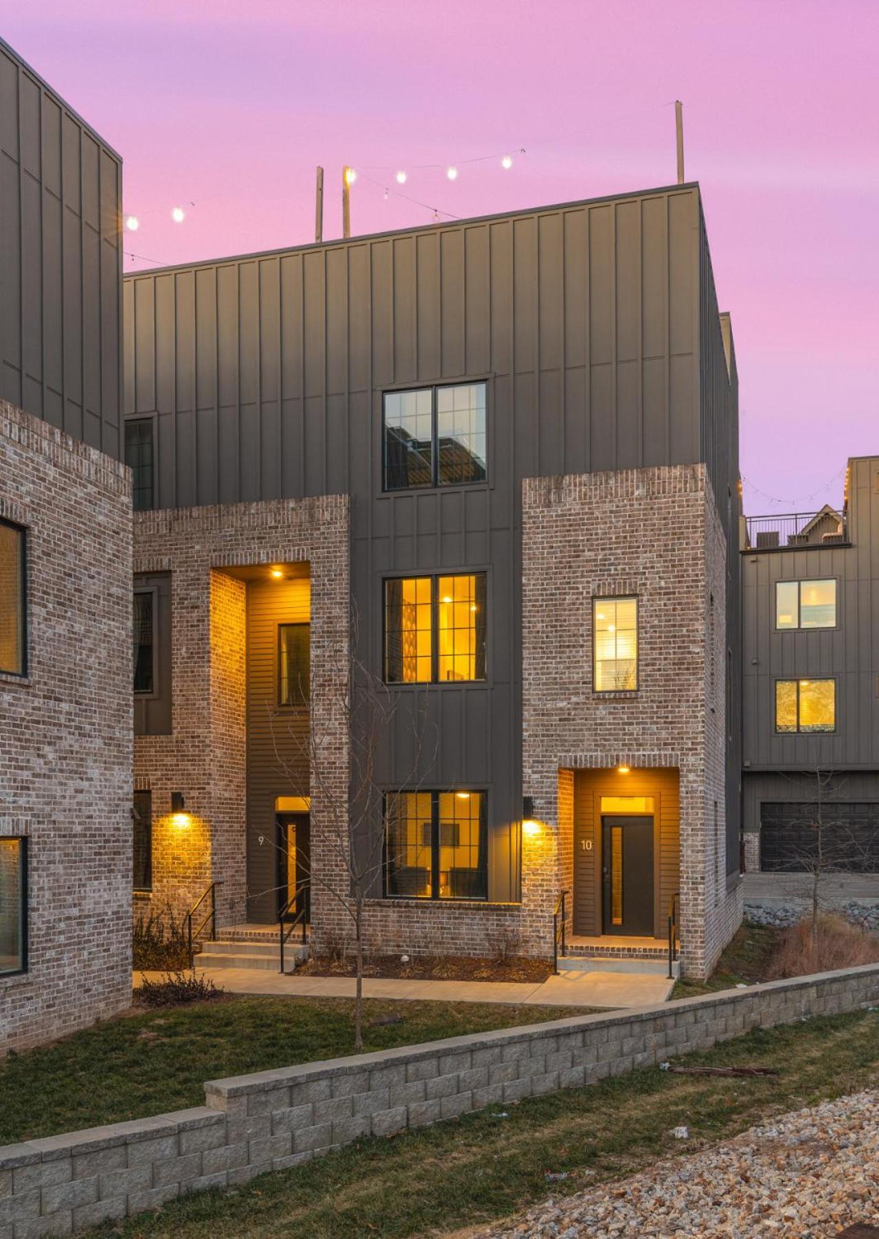 Stunning With Rooftop Deck Walk To Restaurants Coffee And Brewery Holiday home