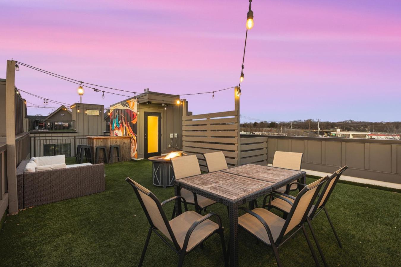 Holiday home Stunning With Rooftop Deck Walk To Restaurants Coffee And Brewery *