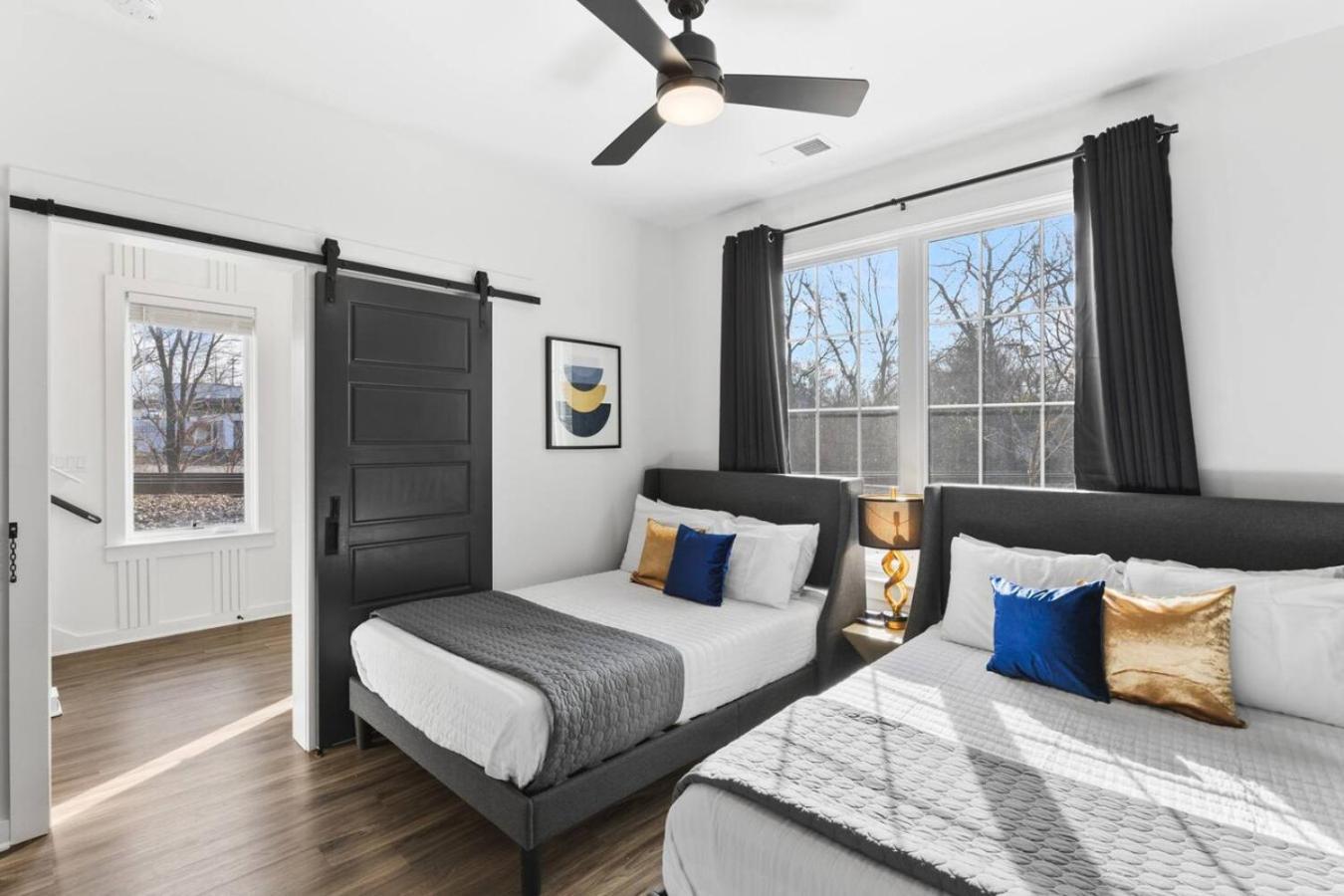 Stunning With Rooftop Deck Walk To Restaurants Coffee And Brewery