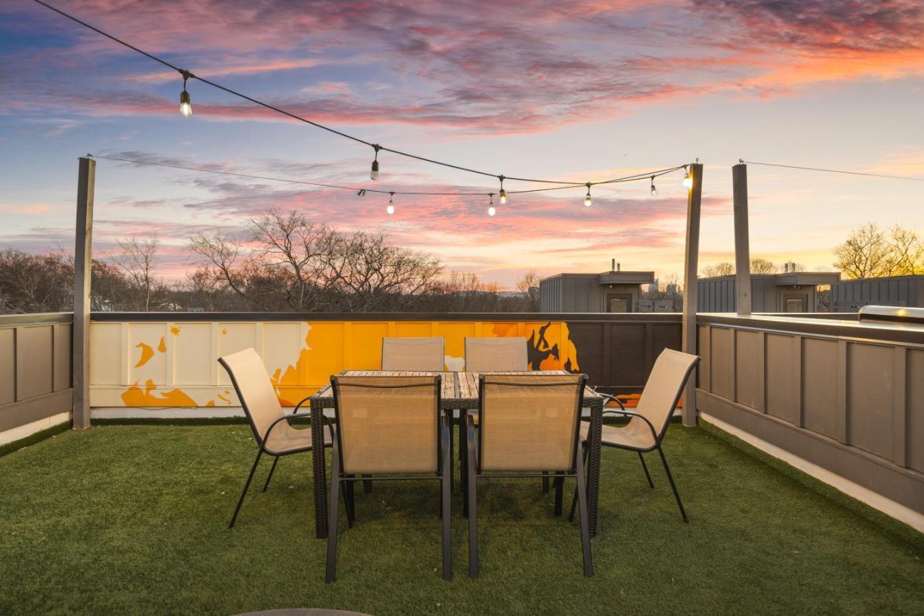 Stunning With Rooftop Deck Walk To Restaurants Coffee And Brewery Holiday home *