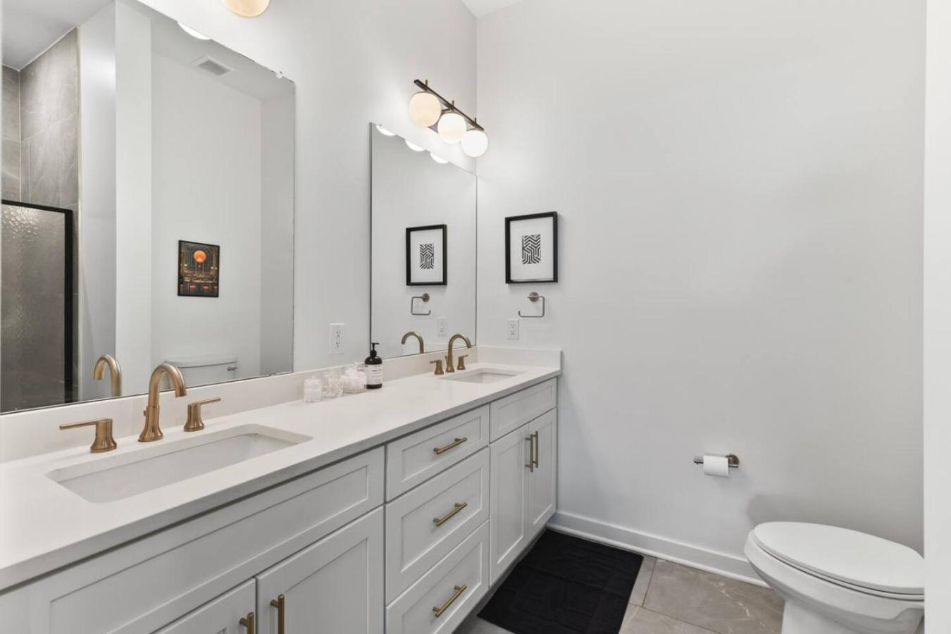 Stunning With Rooftop Deck Walk To Restaurants Coffee And Brewery