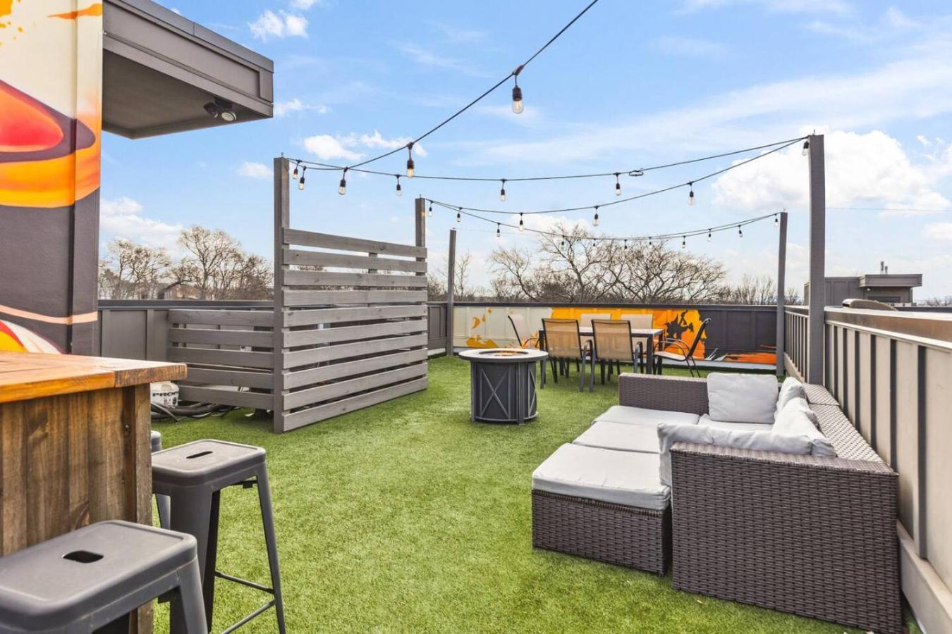 Holiday home Stunning With Rooftop Deck Walk To Restaurants Coffee And Brewery