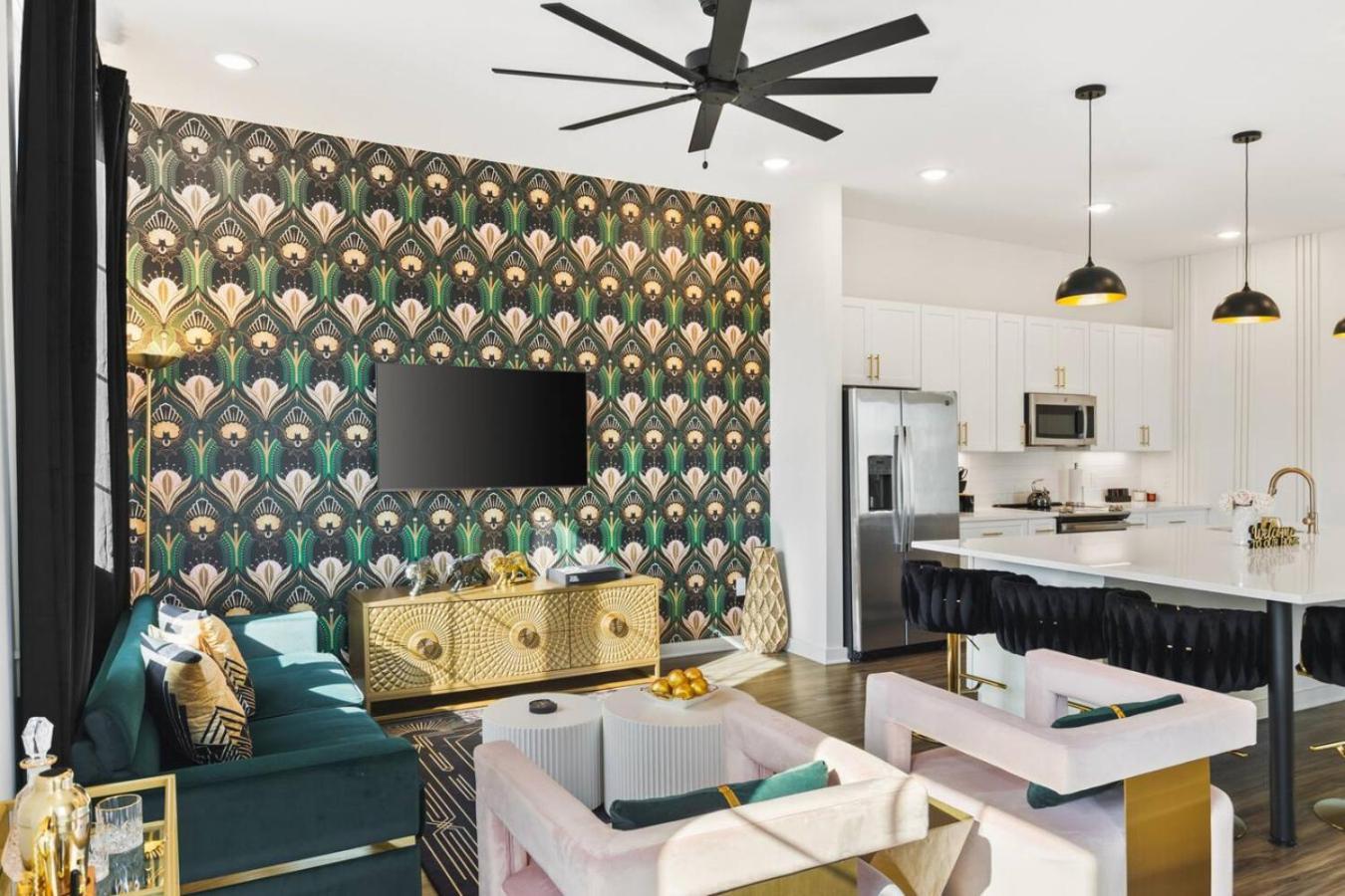 Stunning With Rooftop Deck Walk To Restaurants Coffee And Brewery Holiday home *