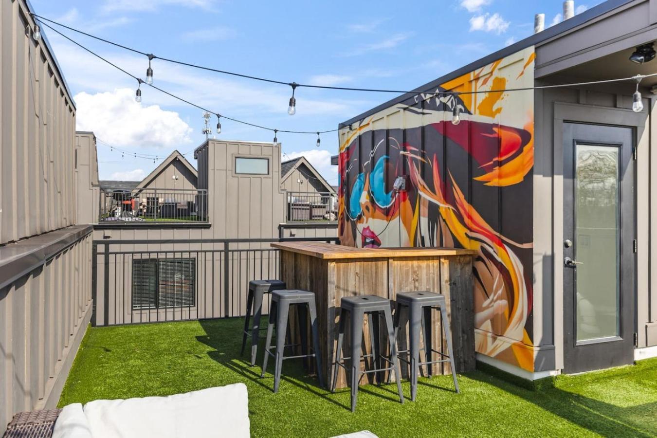 Holiday home Stunning With Rooftop Deck Walk To Restaurants Coffee And Brewery Nashville