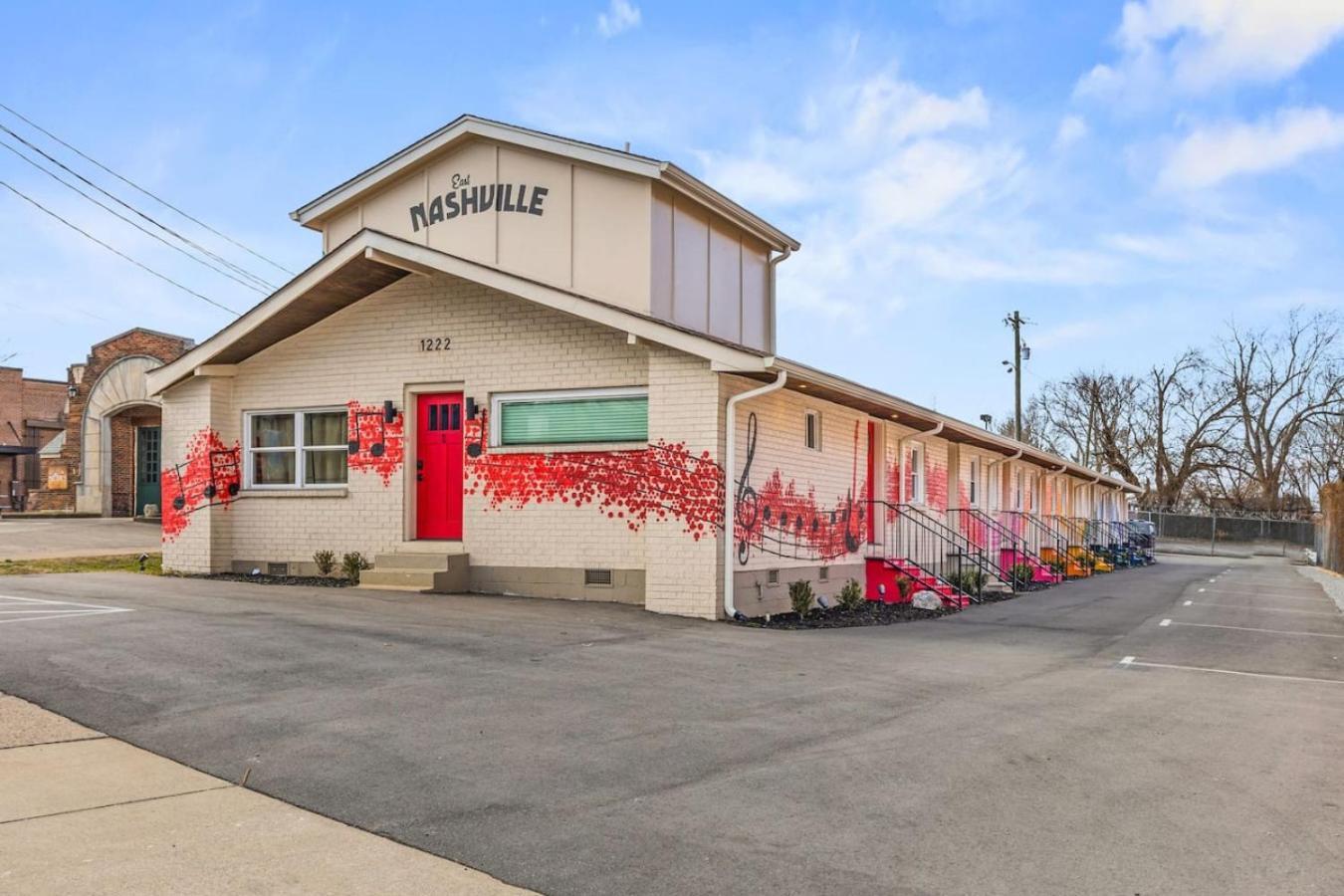 The Jungle - Near Restaurants, Coffee And Bars * Nashville