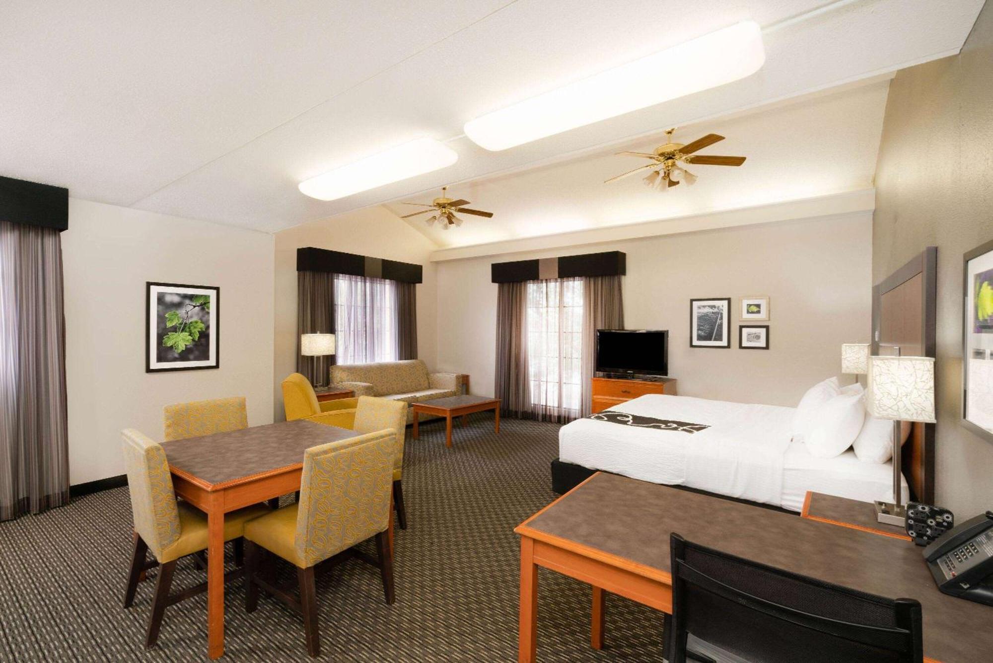 La Quinta By Wyndham South 2*