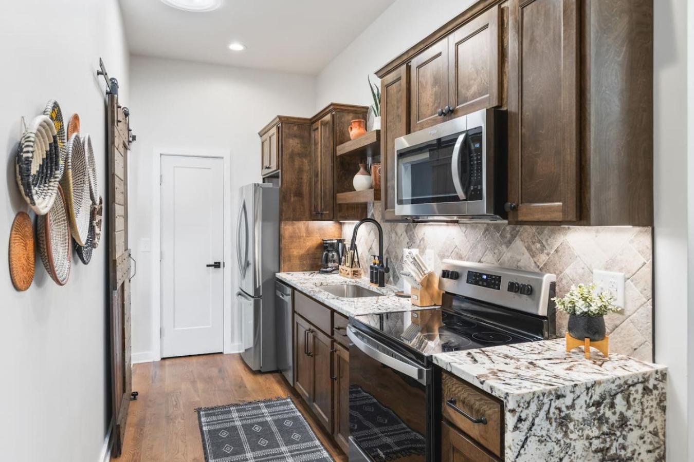 Vibrant Multi Building That Sleeps 48 With 7 Units Holiday home Nashville