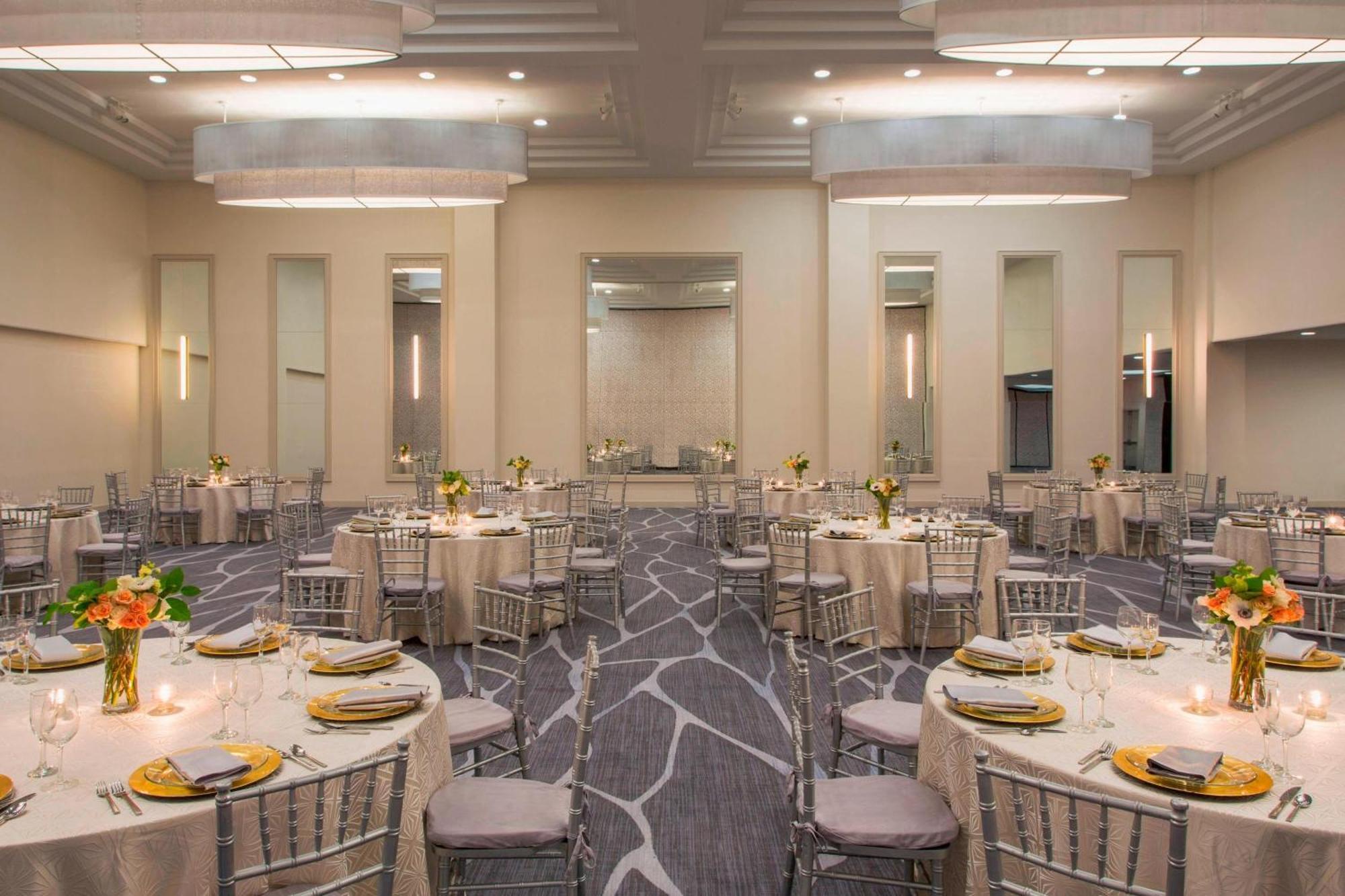 Sheraton Grand Downtown 4*