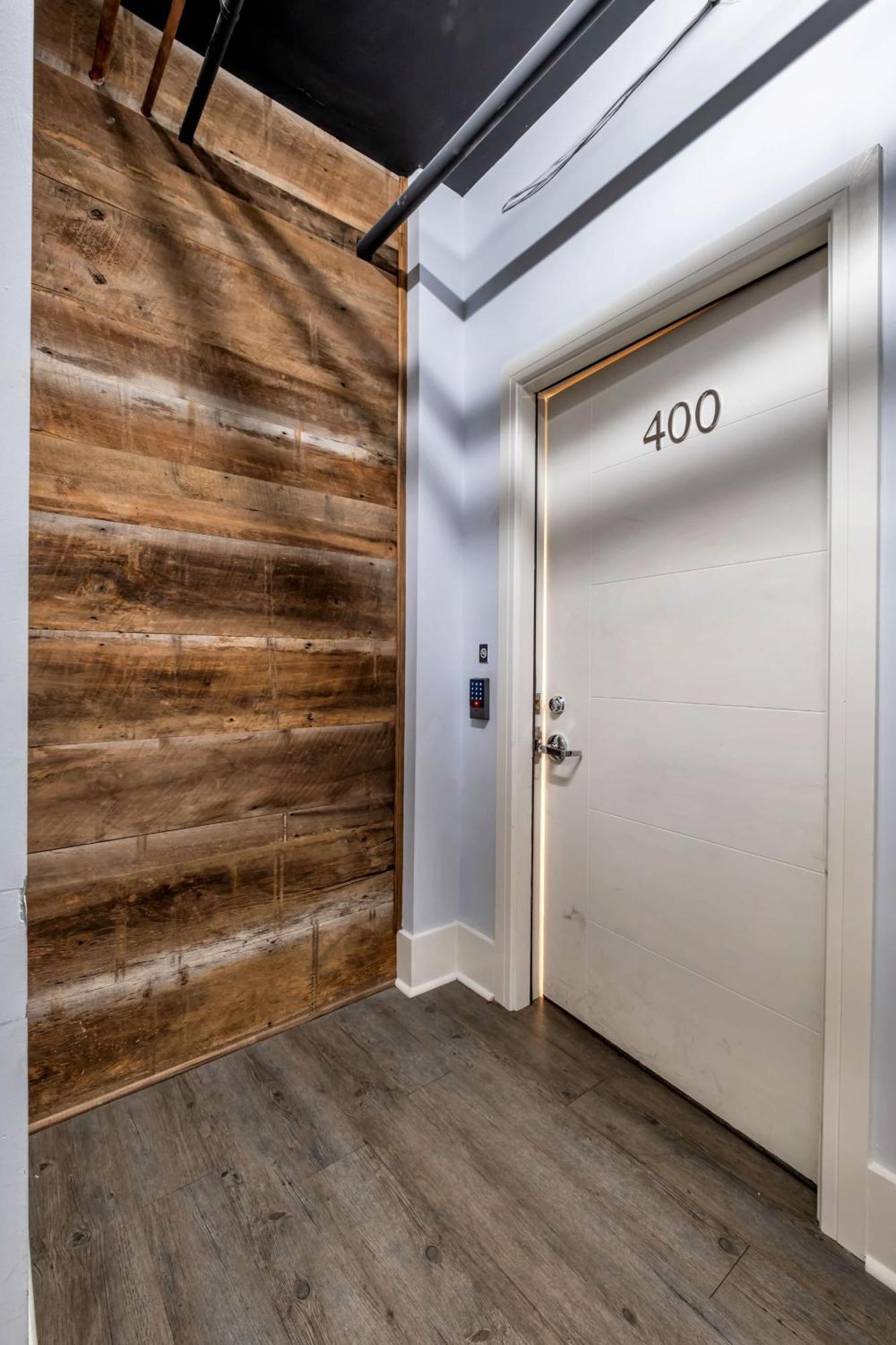 Contemporary 6br By Maddox *