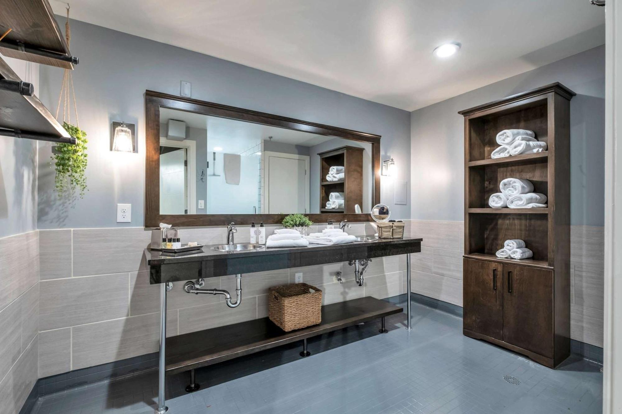 Contemporary 6br By Maddox Apartment Nashville