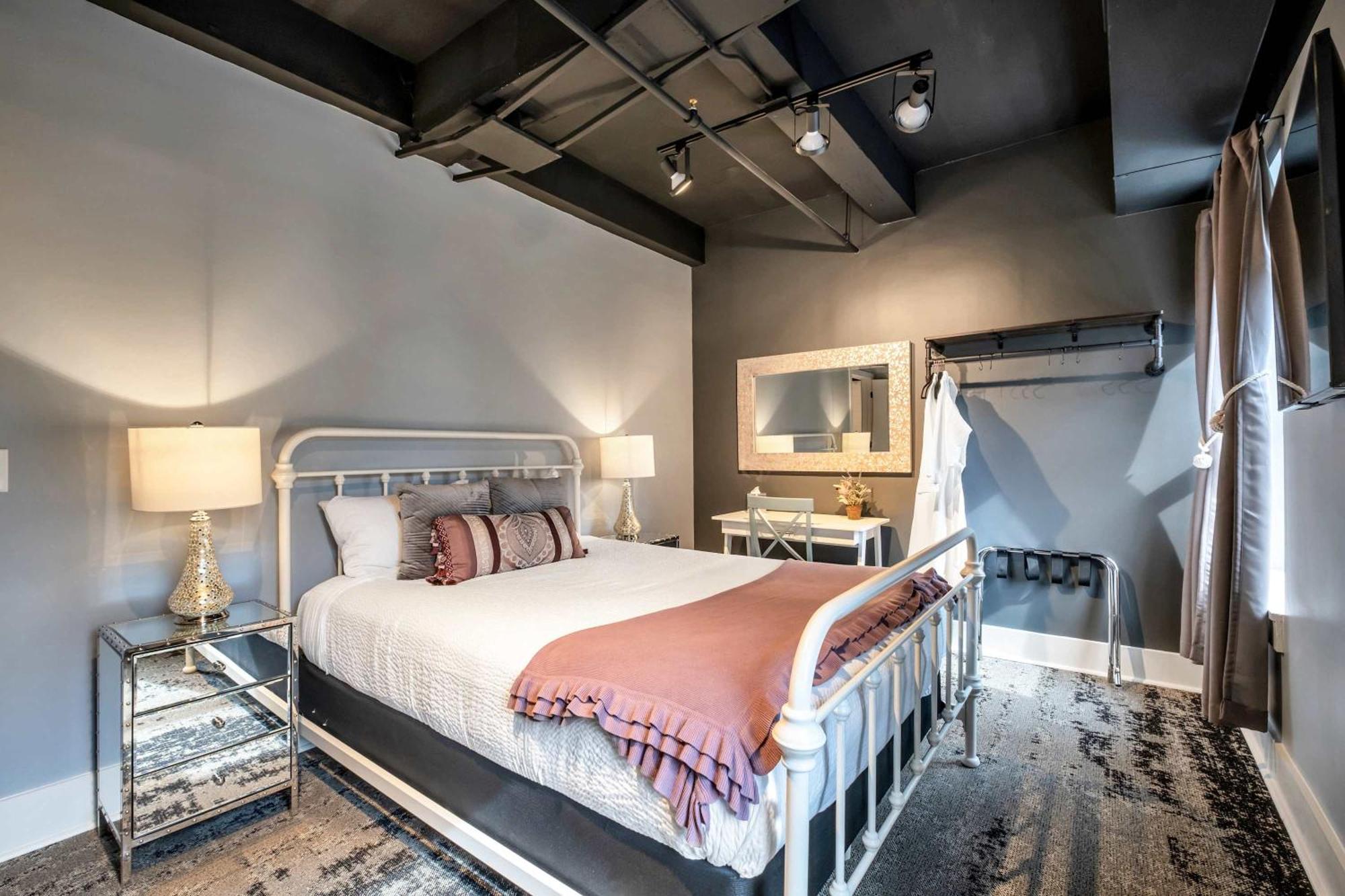 Apartment Contemporary 6br By Maddox Nashville