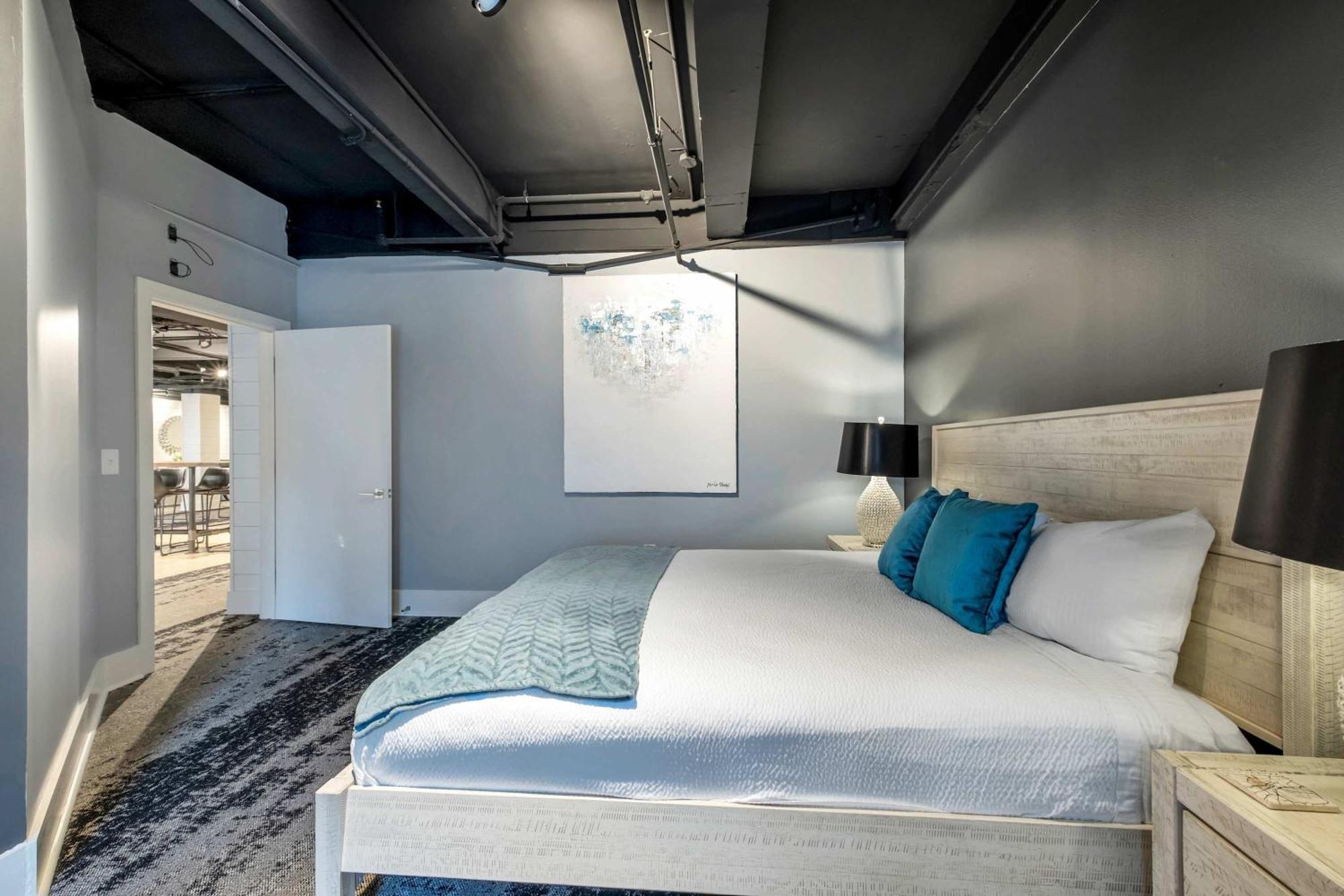 Apartment Contemporary 6br By Maddox *