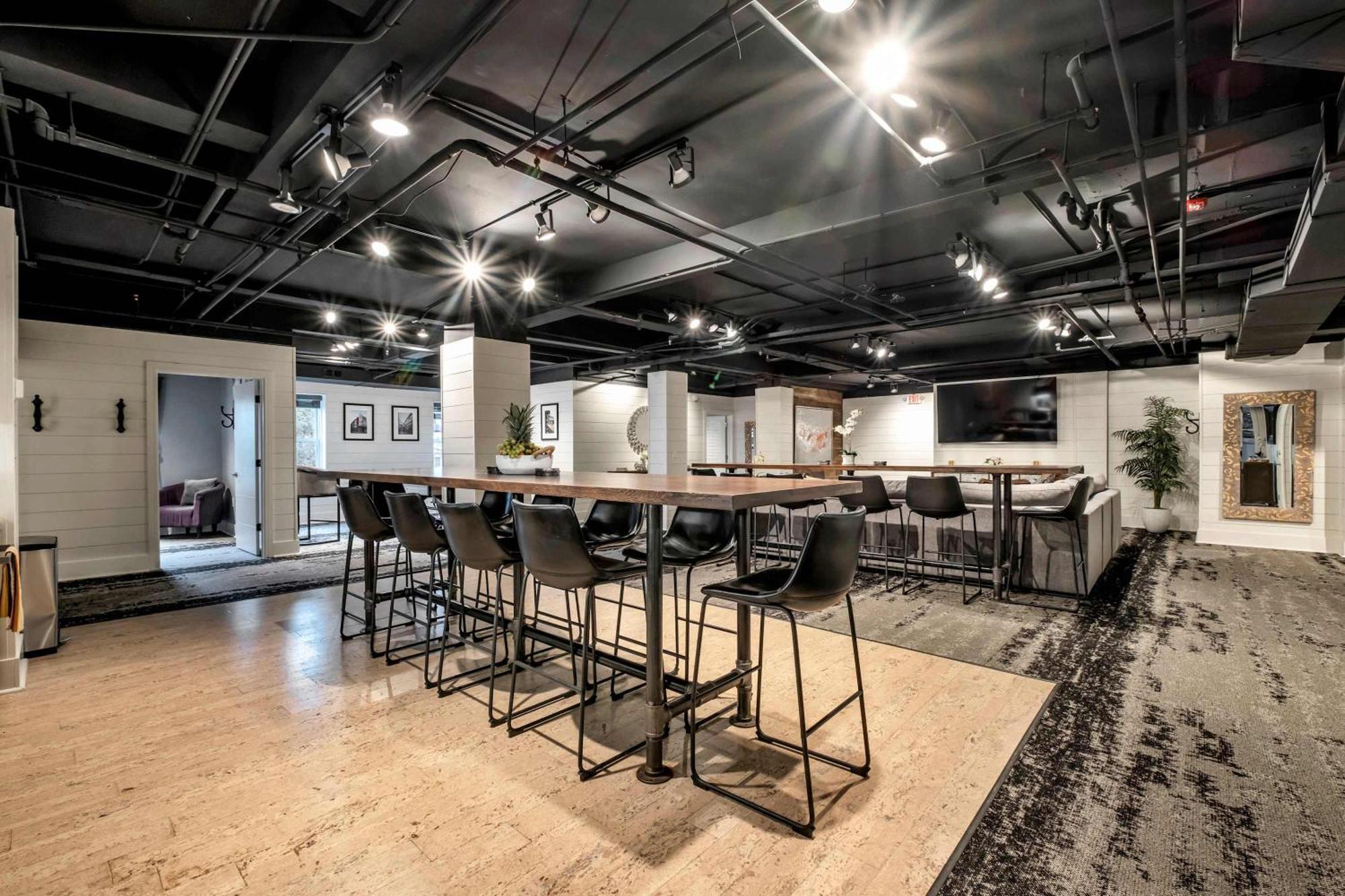 Contemporary 6br By Maddox * Nashville