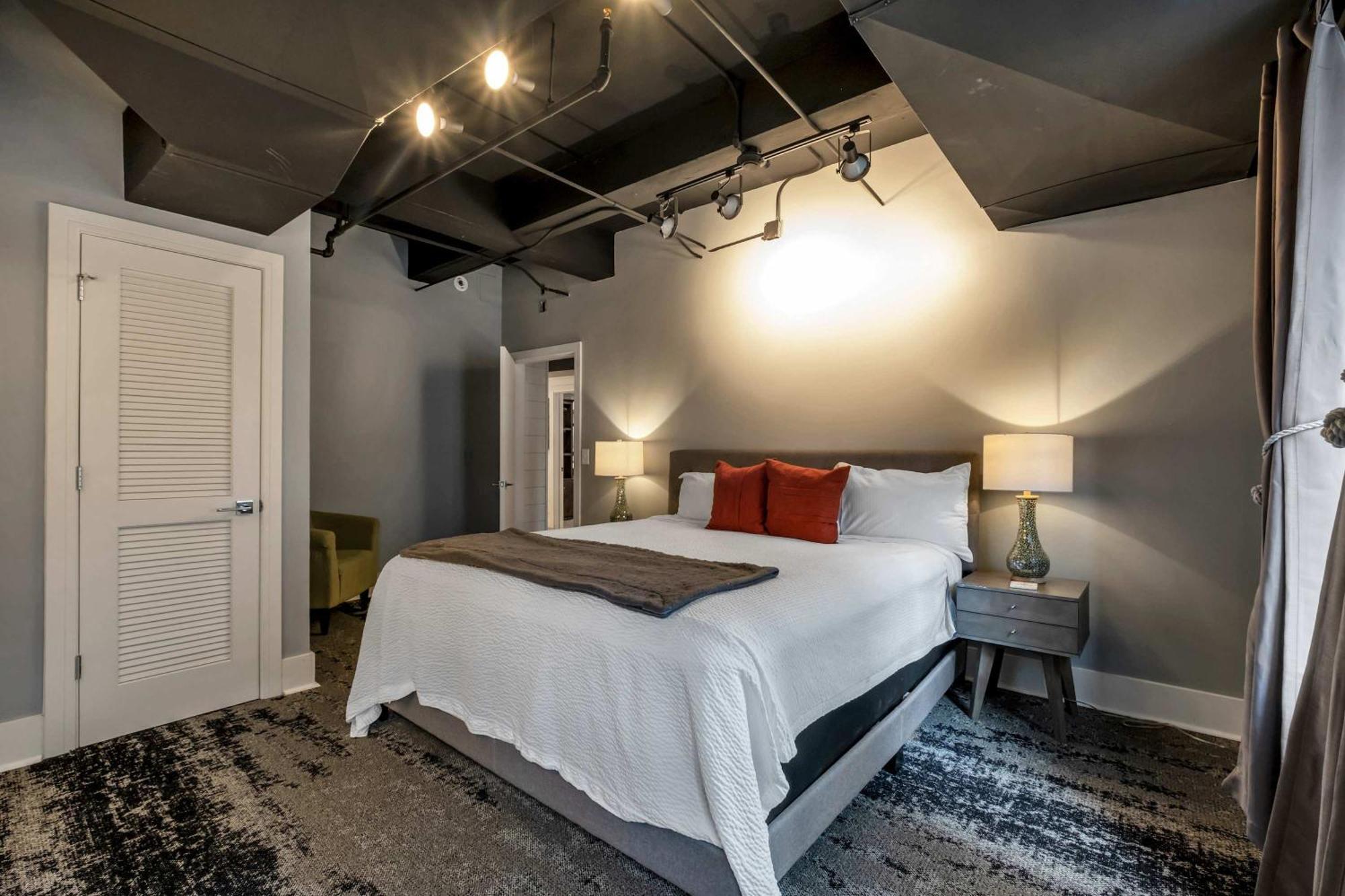 Contemporary 6br By Maddox Nashville