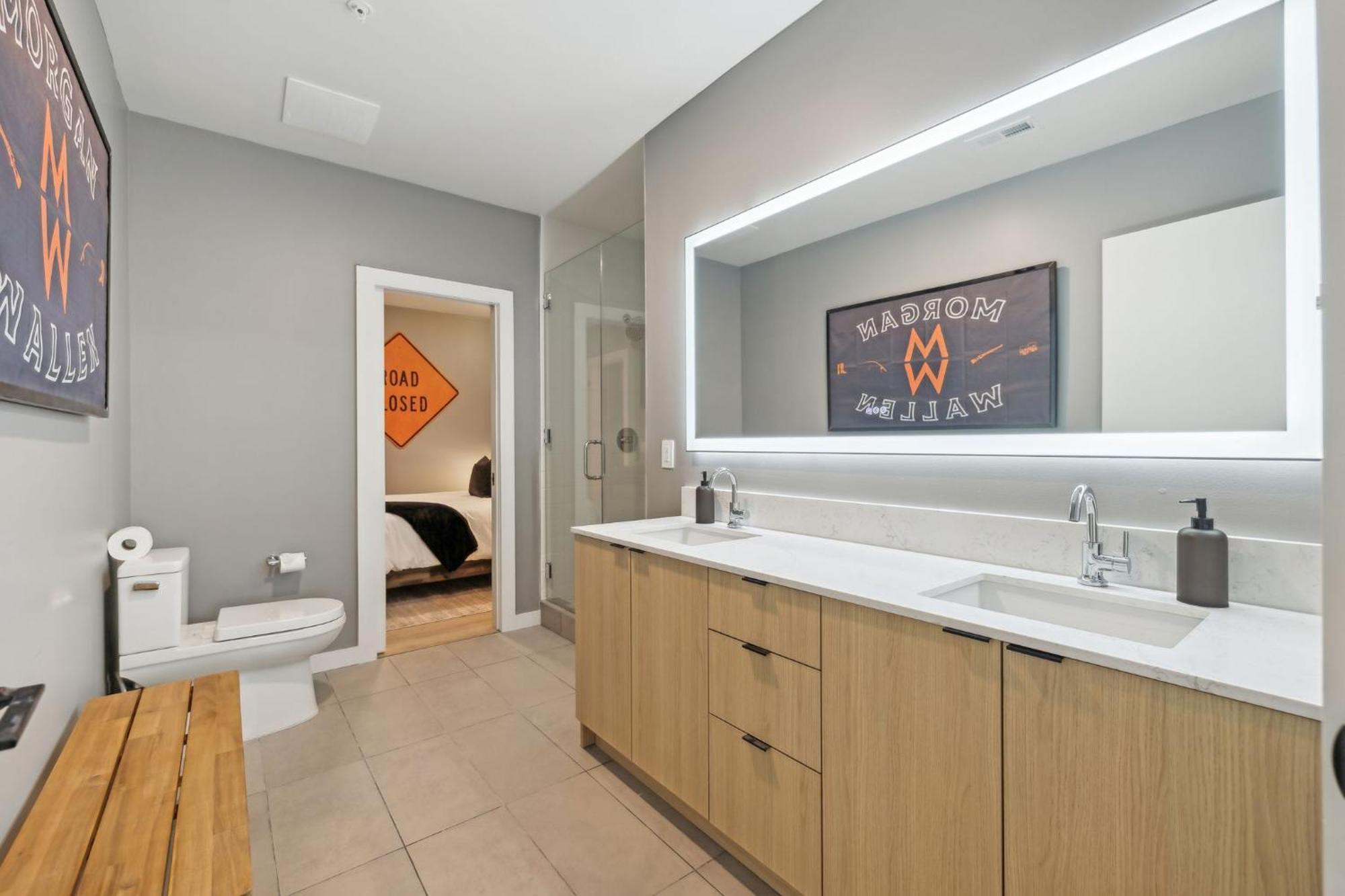 Apartment The Wallen Downtown Walk To Broadway, Parking, Heated Pool, Gym