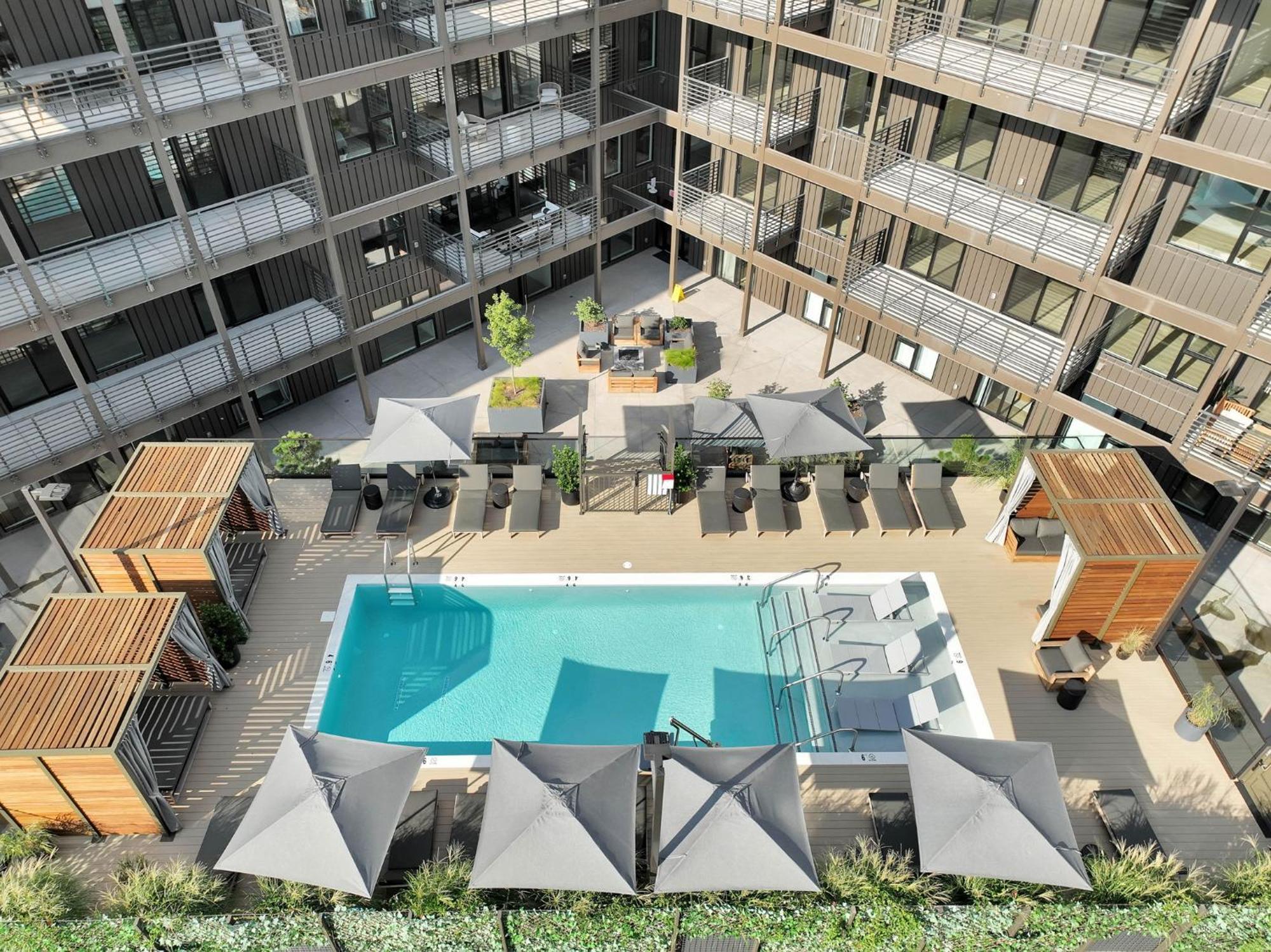 Apartment The Wallen Downtown Walk To Broadway, Parking, Heated Pool, Gym