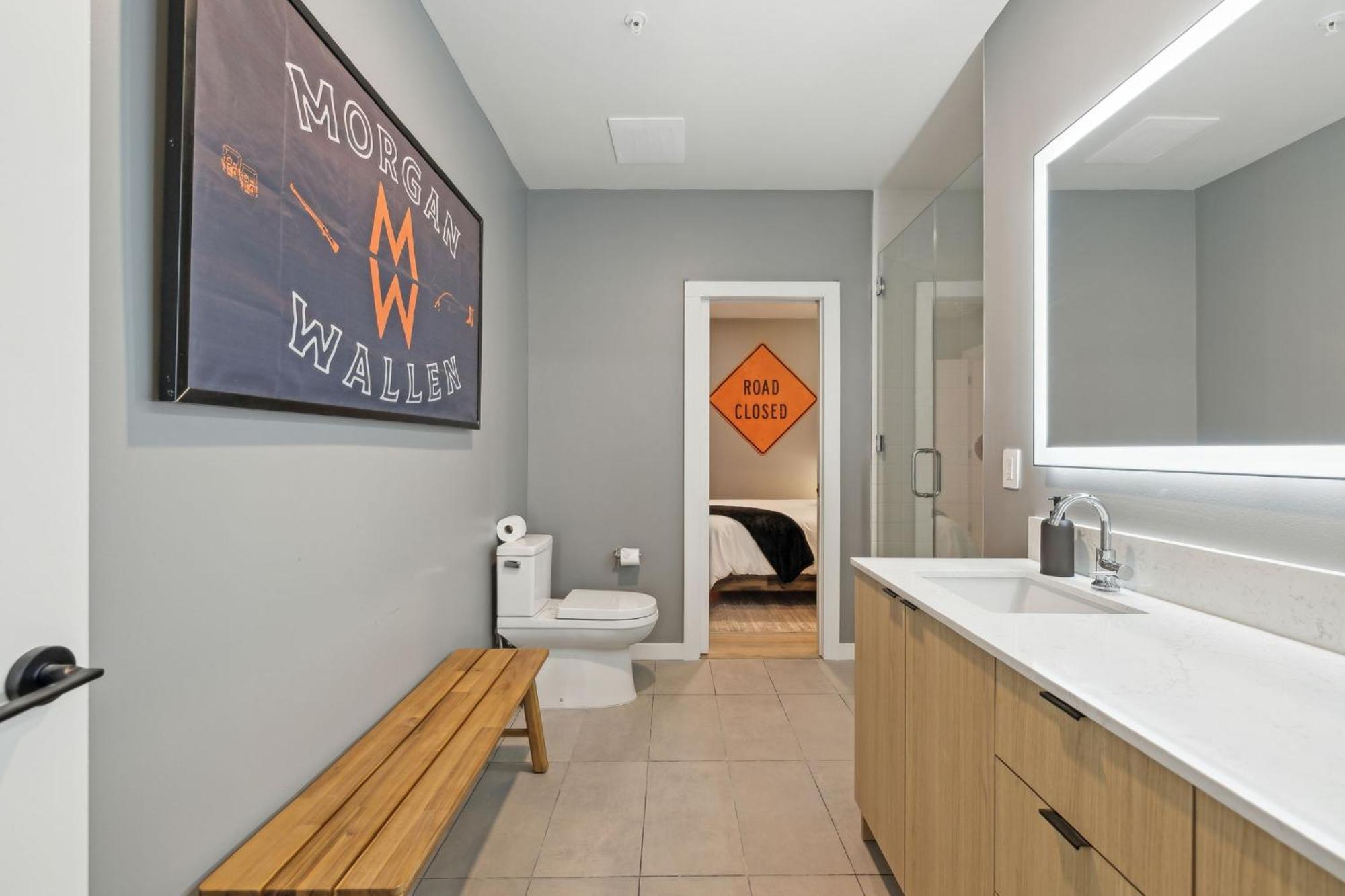 The Wallen Downtown Walk To Broadway, Parking, Heated Pool, Gym *