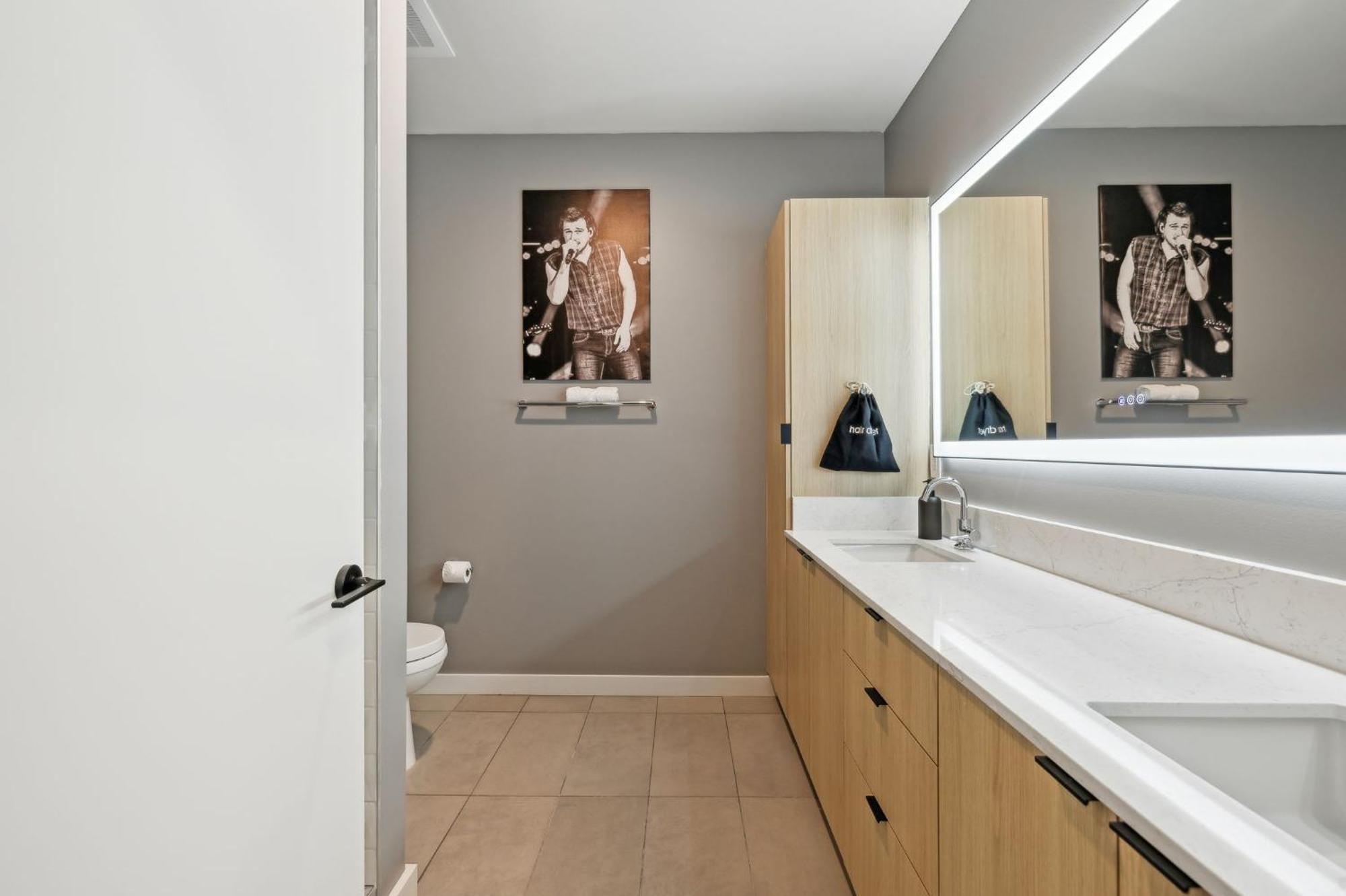 The Wallen Downtown Walk To Broadway, Parking, Heated Pool, Gym Nashville
