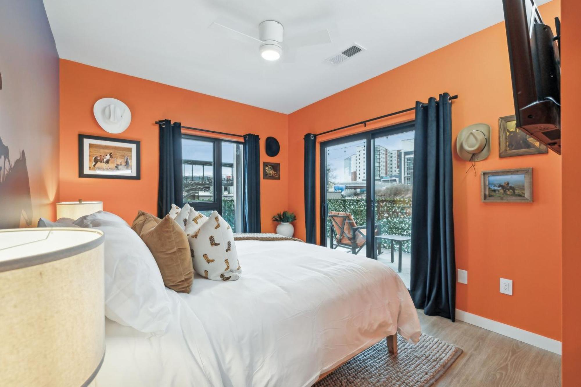 Apartment The Wallen Downtown Walk To Broadway, Parking, Heated Pool, Gym *