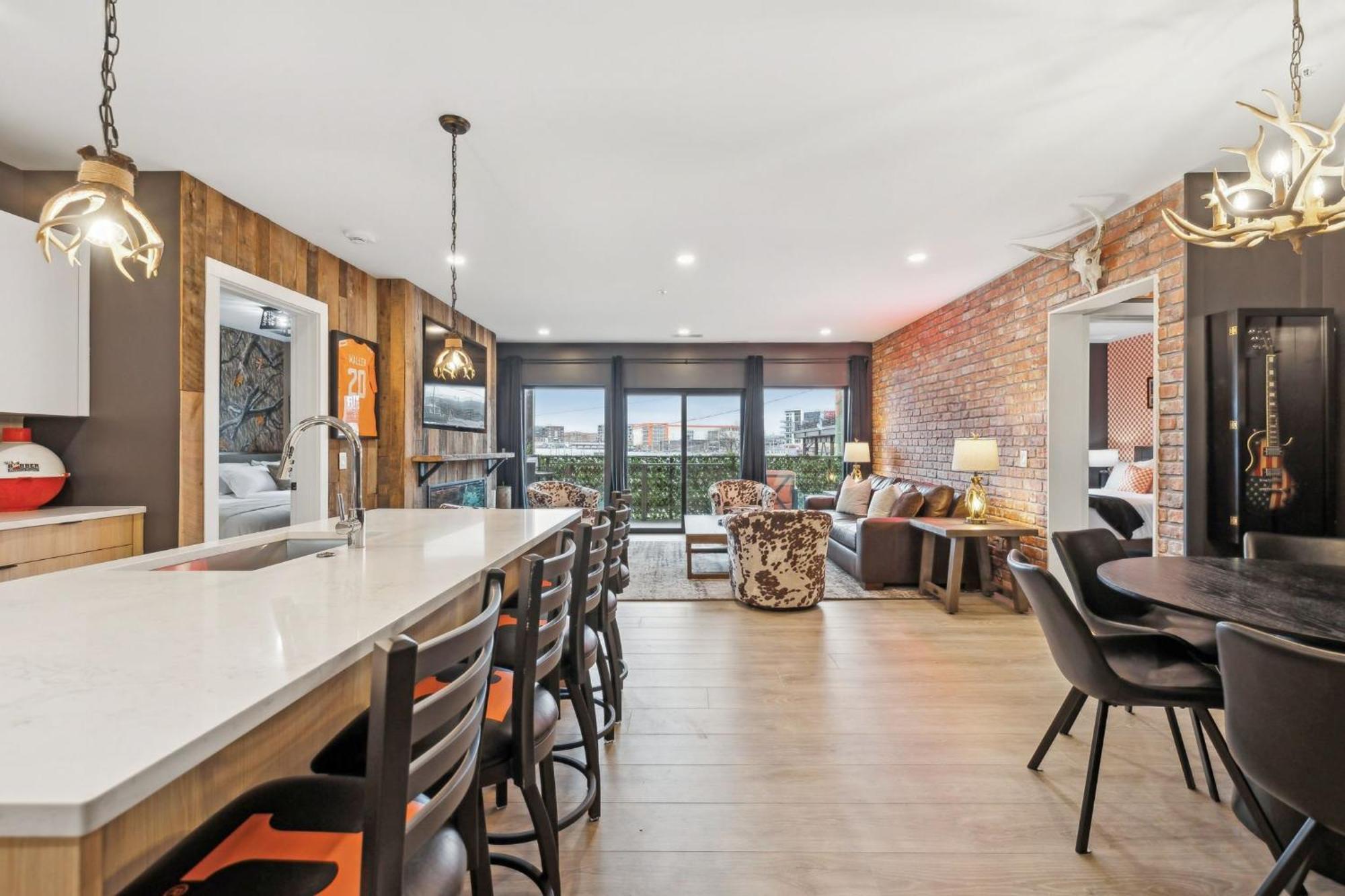 Apartment The Wallen Downtown Walk To Broadway, Parking, Heated Pool, Gym *