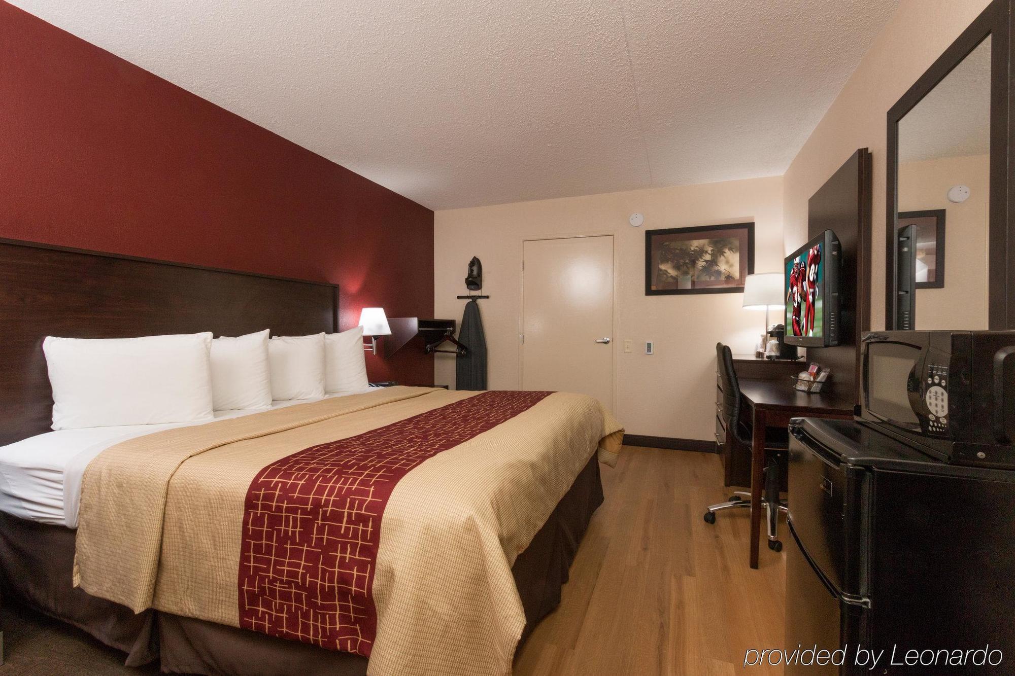 Red Roof Plus+ Airport Hotel Nashville