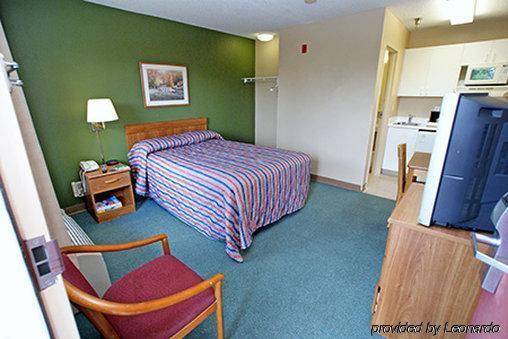 Hometowne By Red Roof - Airport/briley Pkwy Motel