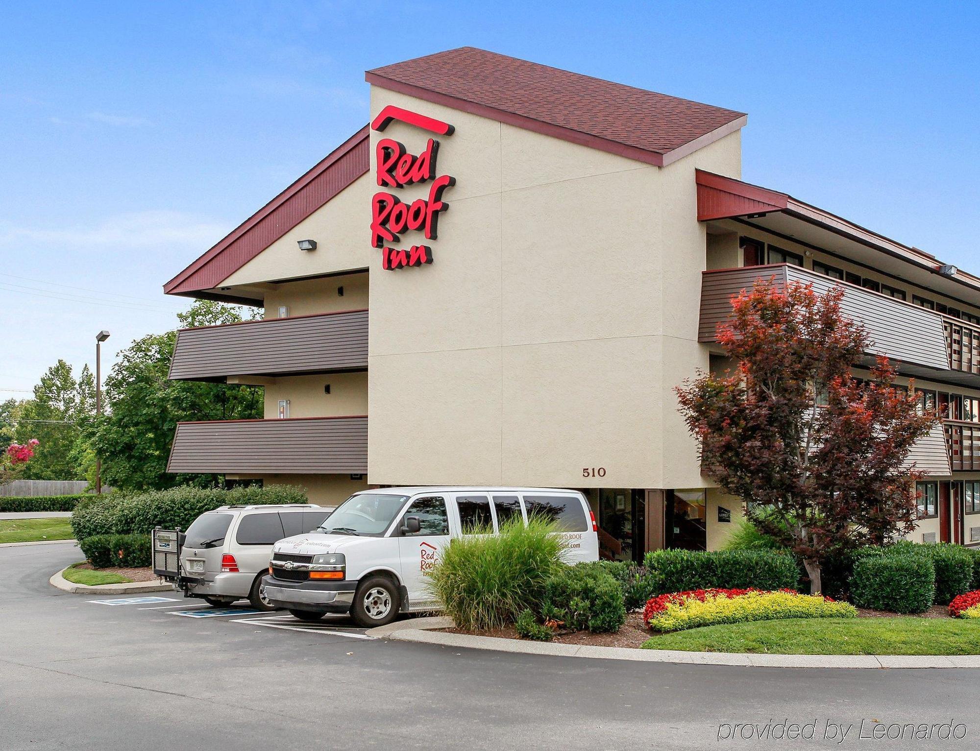 Red Roof Plus+ Airport Hotel 3*