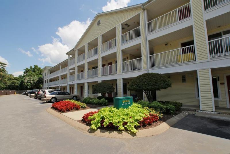 Motel Hometowne By Red Roof - Airport/briley Pkwy Nashville