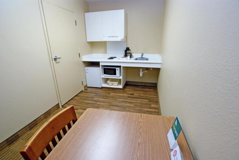 Motel Hometowne By Red Roof - Airport/briley Pkwy Nashville