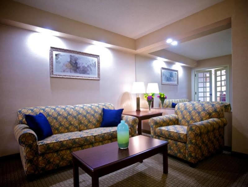 Radisson Airport