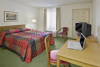 Motel Hometowne By Red Roof - Airport/briley Pkwy Nashville
