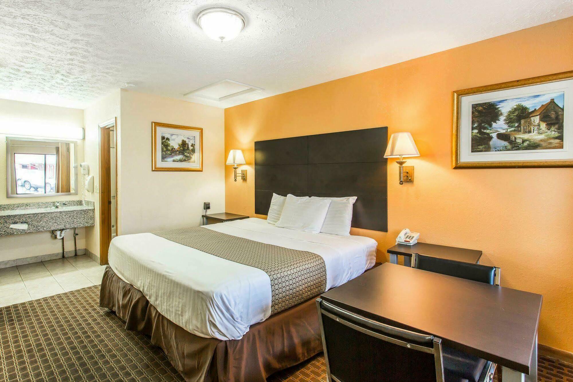 Econo North - Opryland Motel 2*