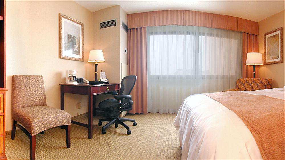 Radisson Airport 3*