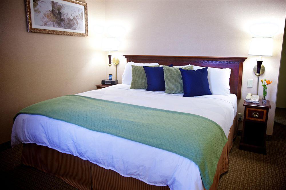 Radisson Airport 3*