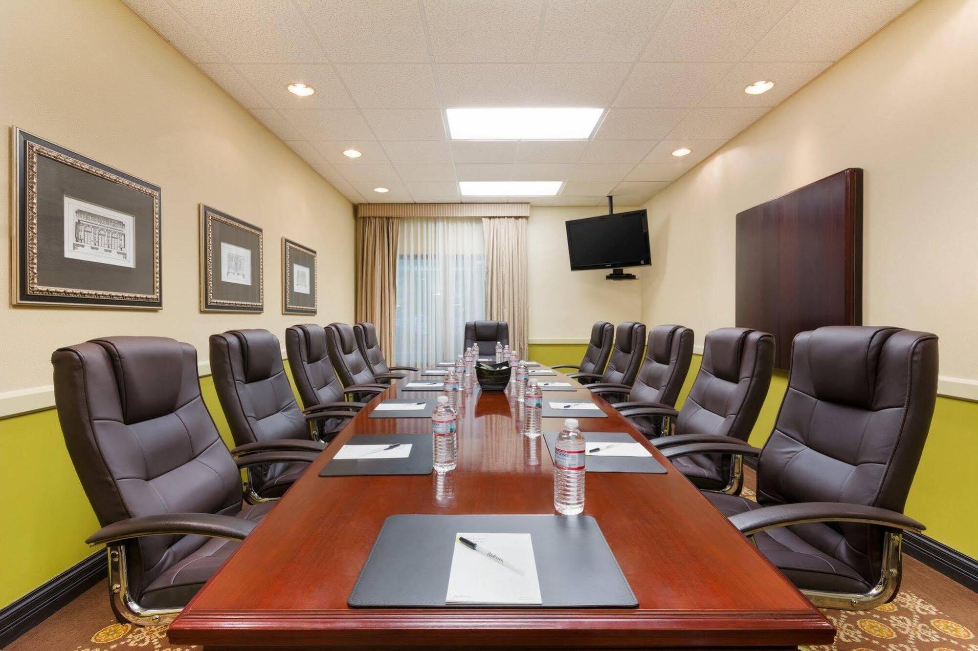 Radisson Airport Hotel 3*